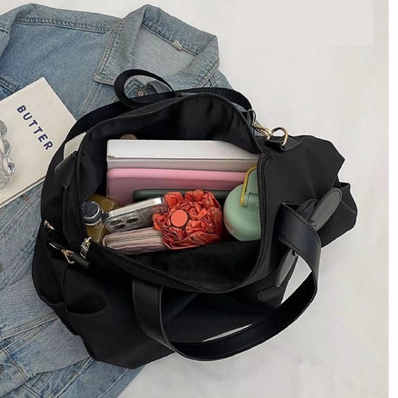 Hello Kitty Black Tote with Bow Accent duffle crossbody bag removable strap - Picture 13 of 16